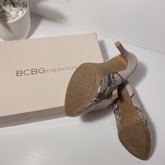 BCBGeneration suede and snake skin heels - Picture 4 of 5